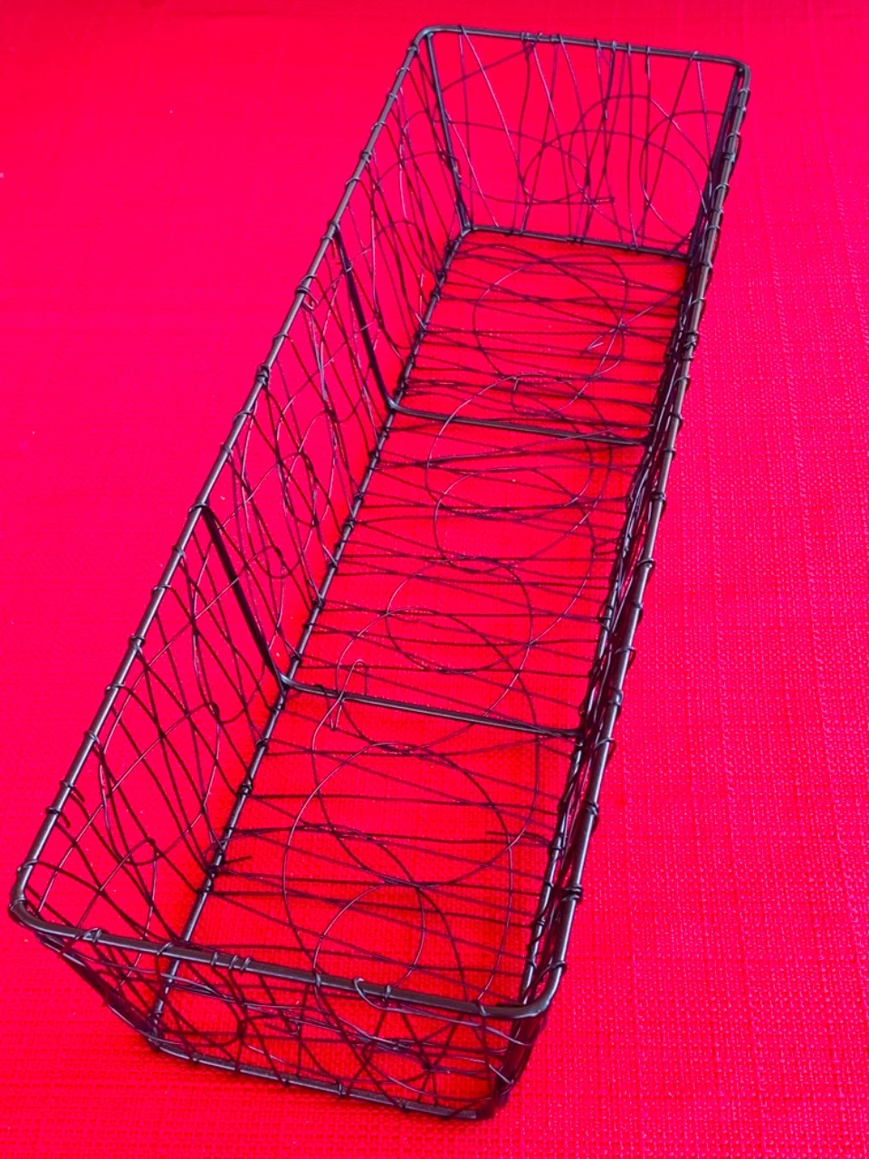 Corbeille à pain rectangulaire noir en métal